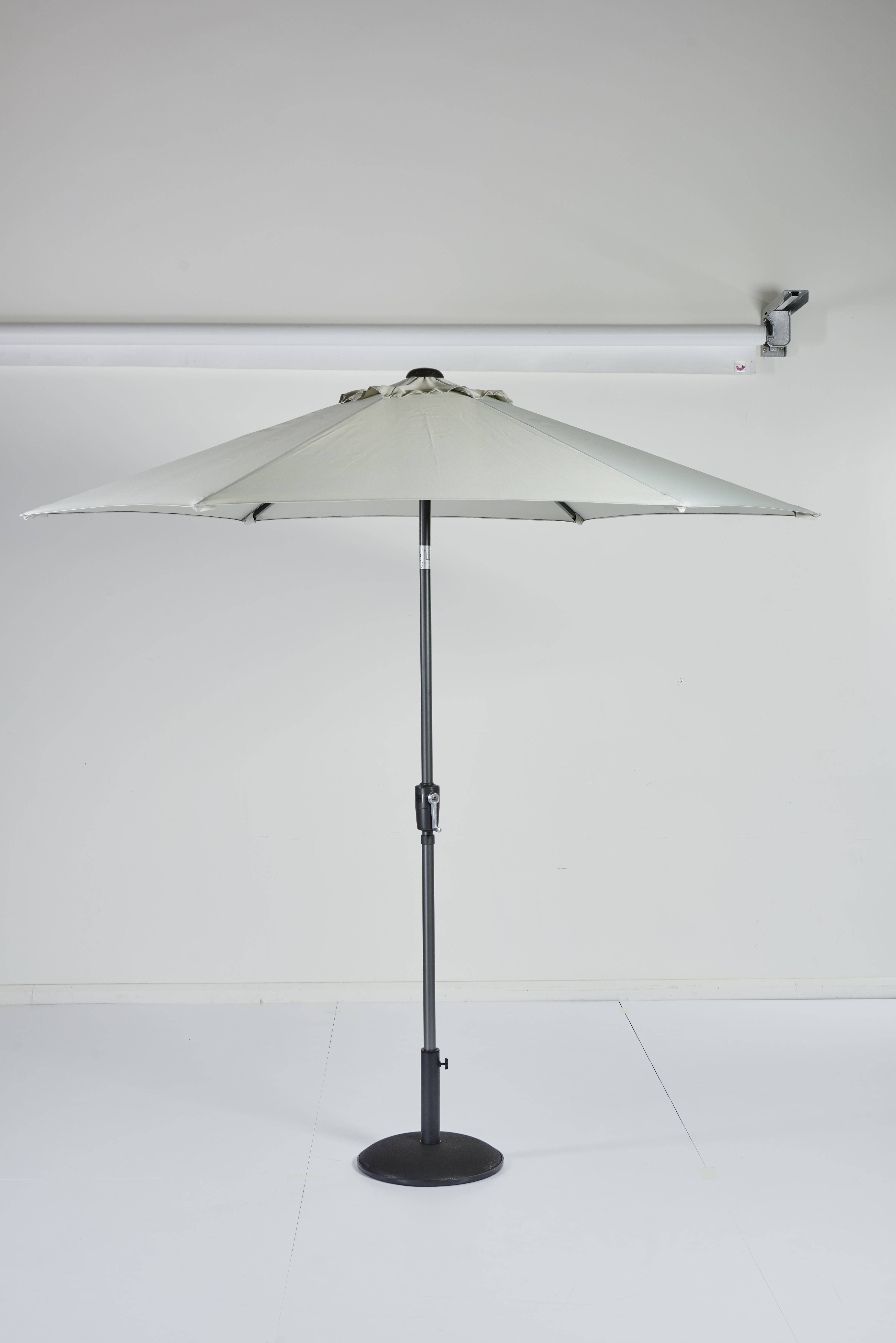 Supremo Riviera Deluxe Crank Parasol 3M French Grey Burleydam