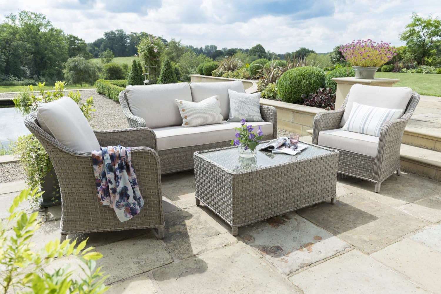 0195525 6009C Chalbury lounge set lifsetyle 2 e1581697416977