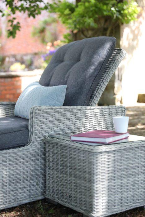 Lazia Deluxe Lounger With Side Table