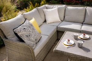 Hartman Eton Rectangular Casual Dining Set