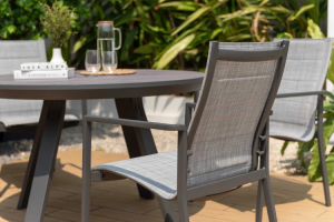 Lifestyle Garden Urbanite 4 Seat Round Dining Set
