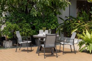 Lifestyle Garden Urbanite 4 Seat Round Dining Set