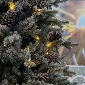 Bosk Lightly Frosted Winterfold Fir – 6.5ft – Pre Lit – 450 Warm White LEDs